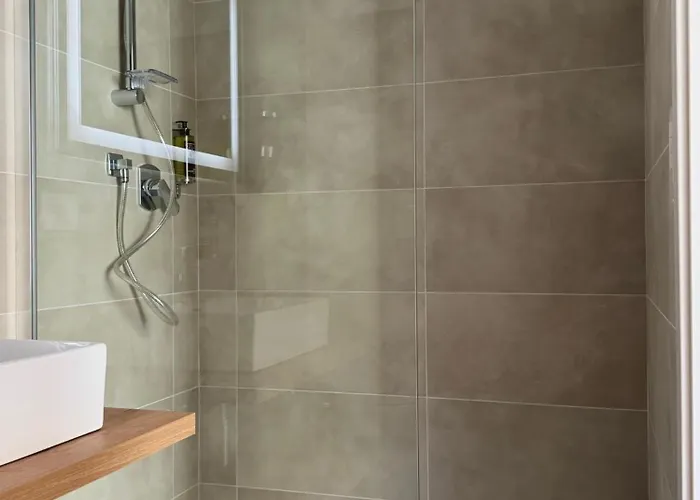 Moma Urban 3* בארי